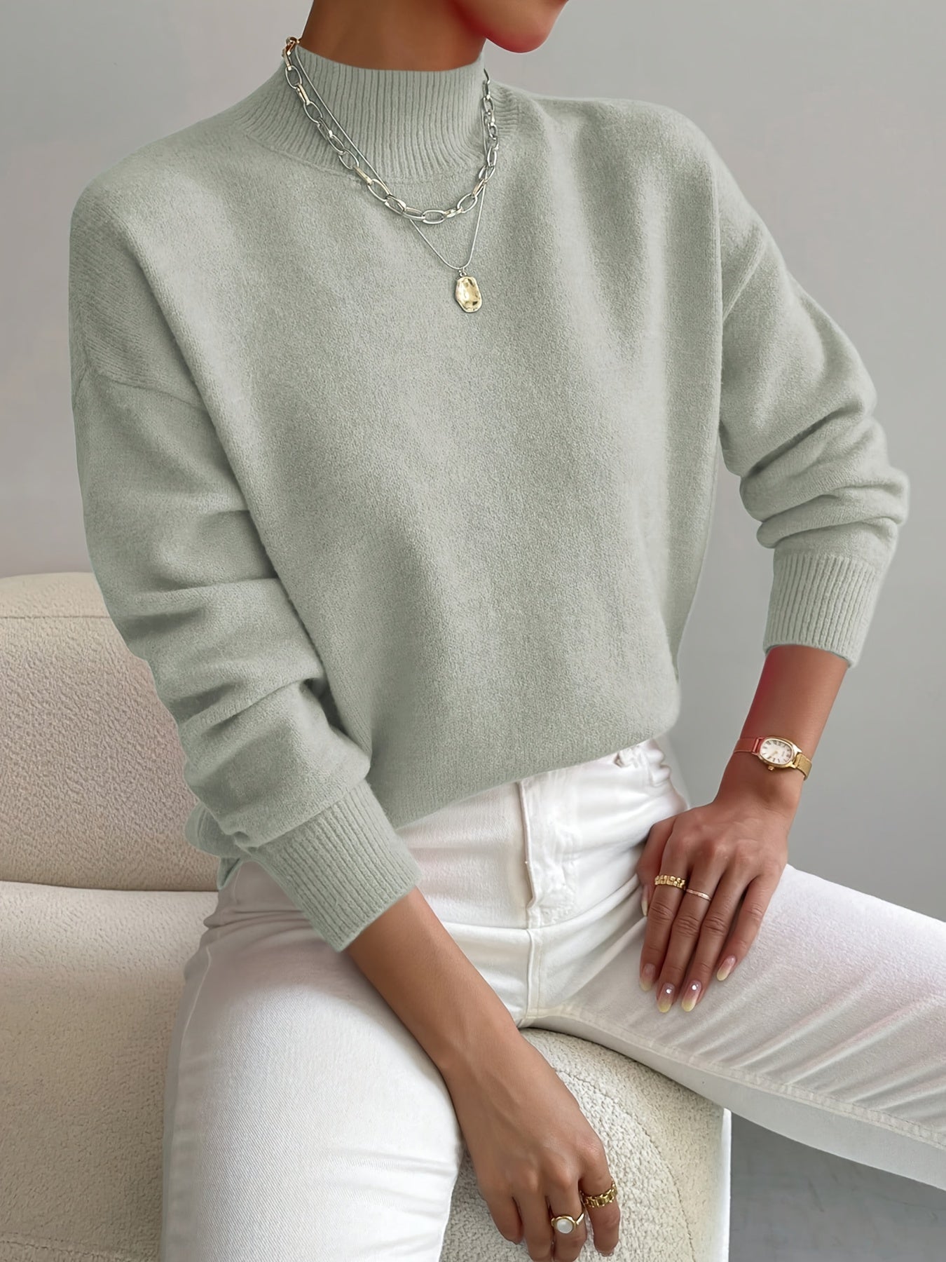 Yvonne – Modern High-Neck Sweater