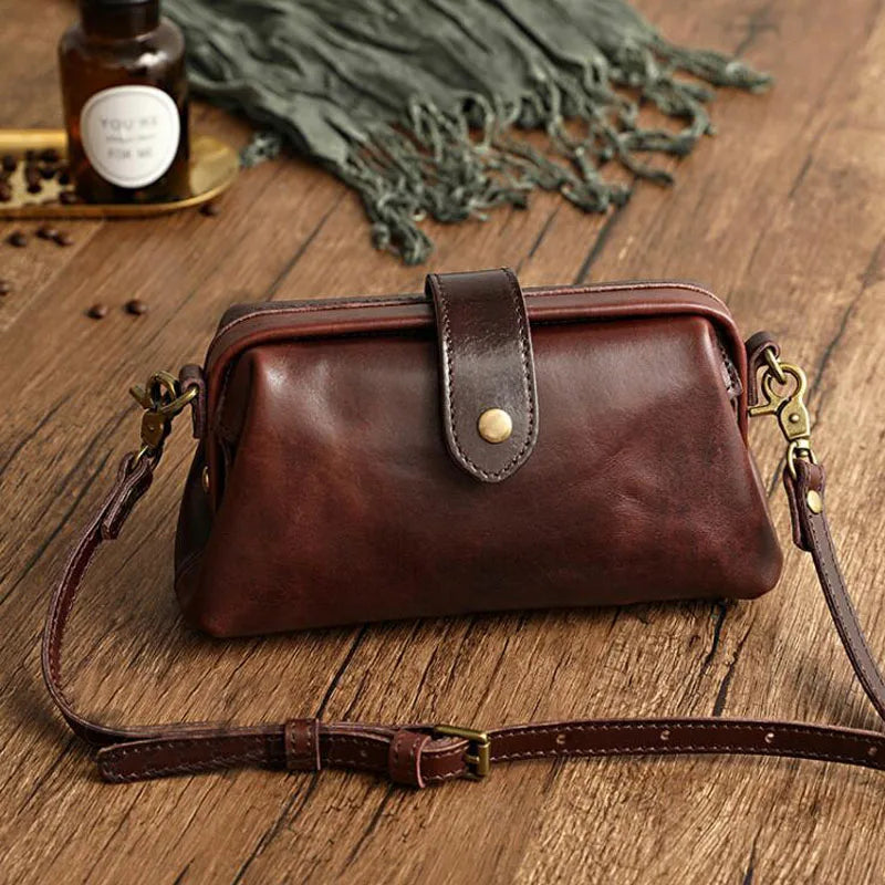 Edis | Classic Retro Shoulder Bag in Compact Format with Buttons
