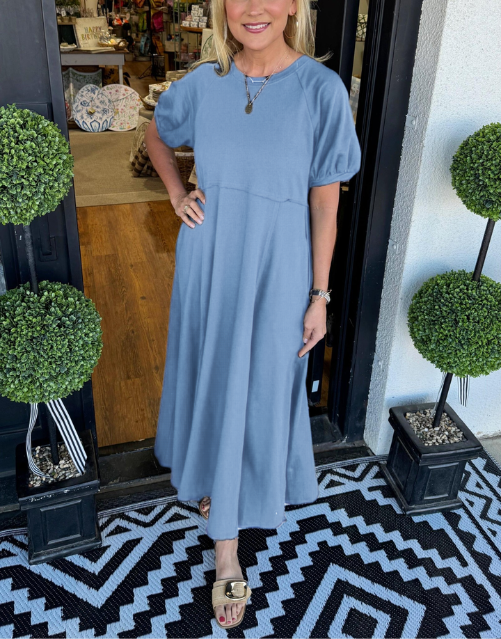 Elegant Maxi Dress with Puff Sleeves and Round Neck