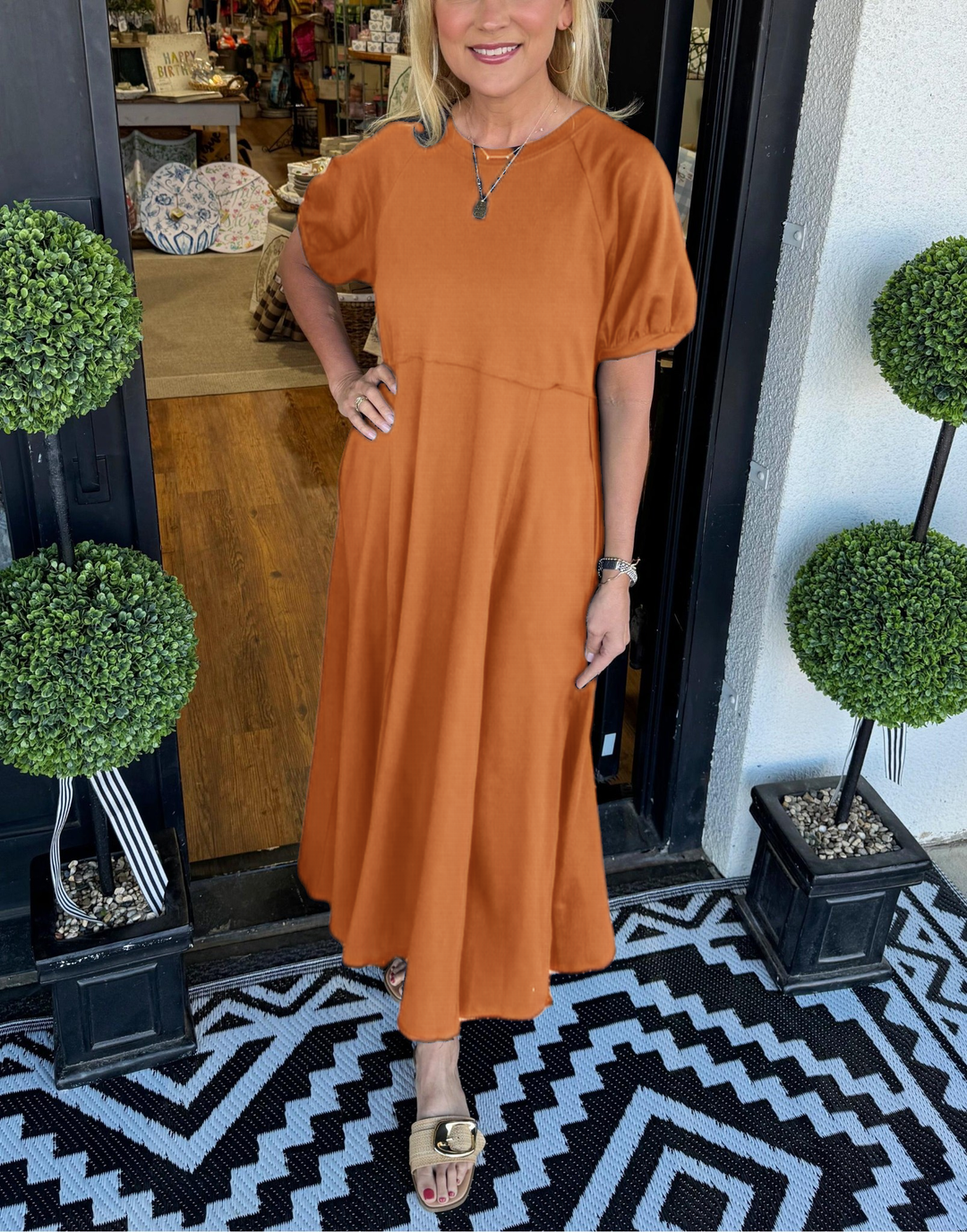 Elegant Maxi Dress with Puff Sleeves and Round Neck