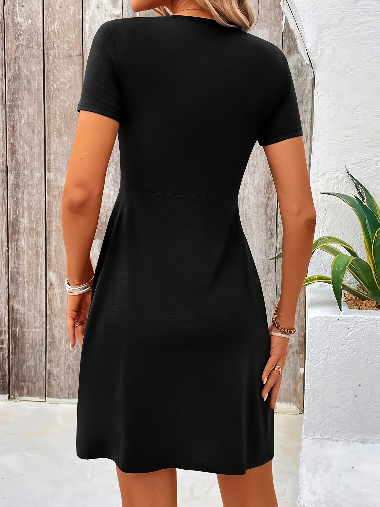 Feliz™ - Chic Twist Front V-Neck Dress