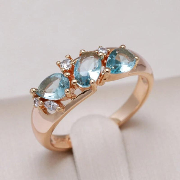 Elegant Vintage Ring with Blue Zirconia in Gold