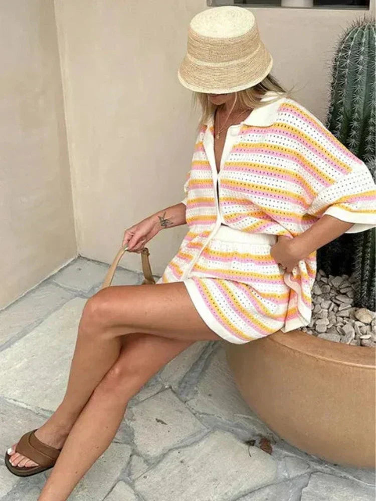 Women's 2-Piece Knitted Set with Striking Contrast Stripes