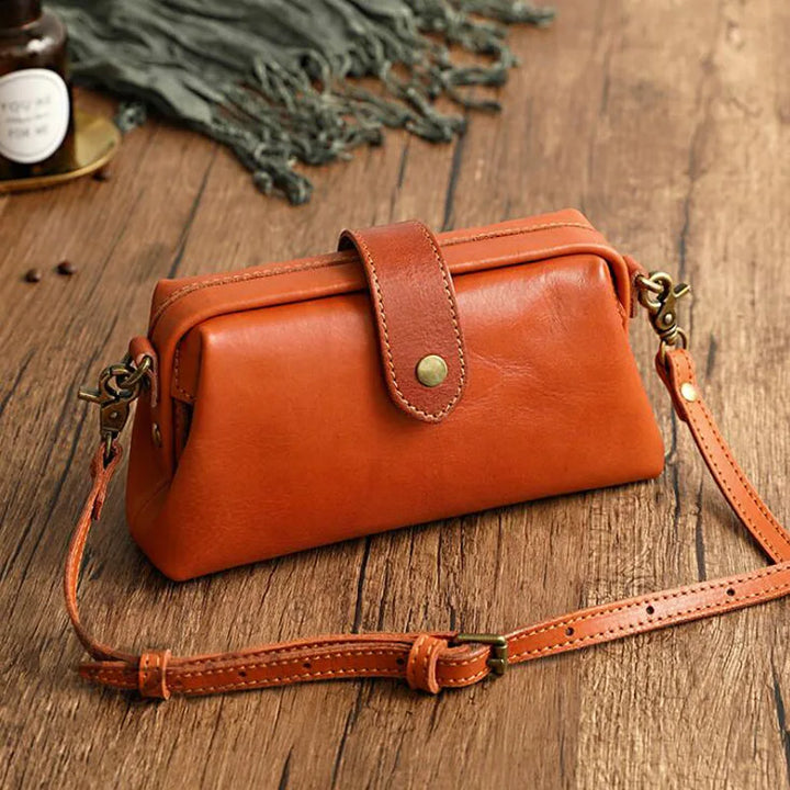 Edis | Classic Retro Shoulder Bag in Compact Format with Buttons