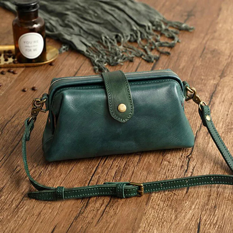 Edis | Classic Retro Shoulder Bag in Compact Format with Buttons