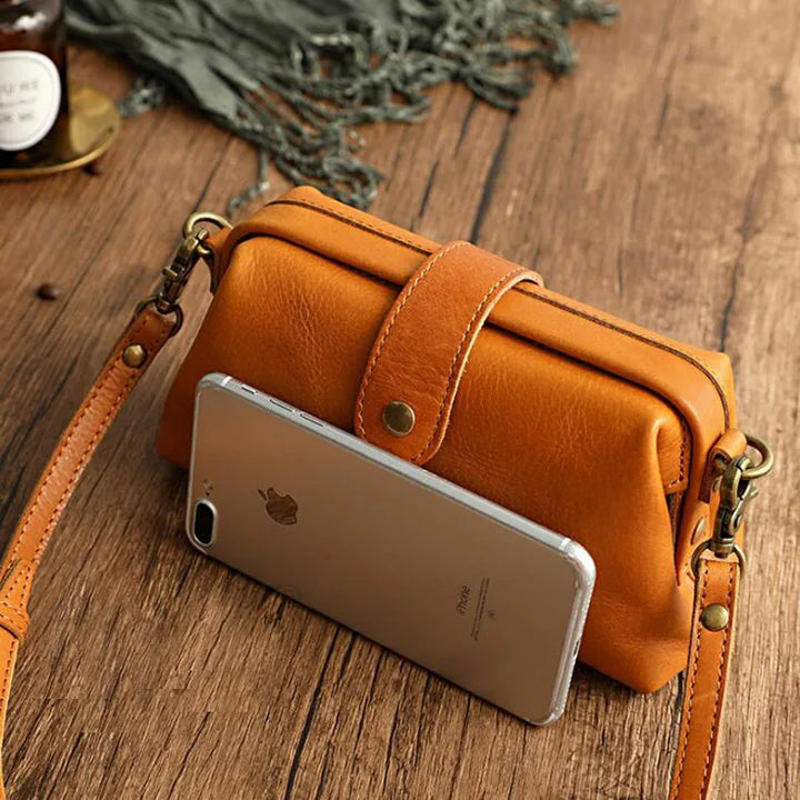 Edis | Classic Retro Shoulder Bag in Compact Format with Buttons