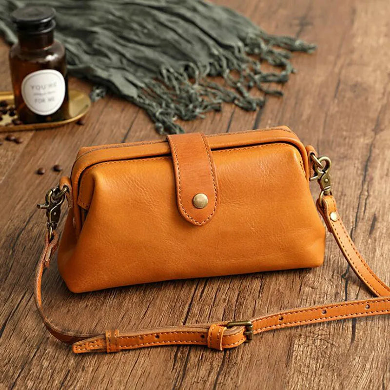 Edis | Classic Retro Shoulder Bag in Compact Format with Buttons