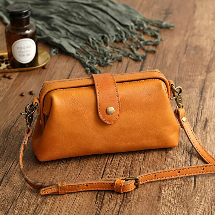Edis | Classic Retro Shoulder Bag in Compact Format with Buttons