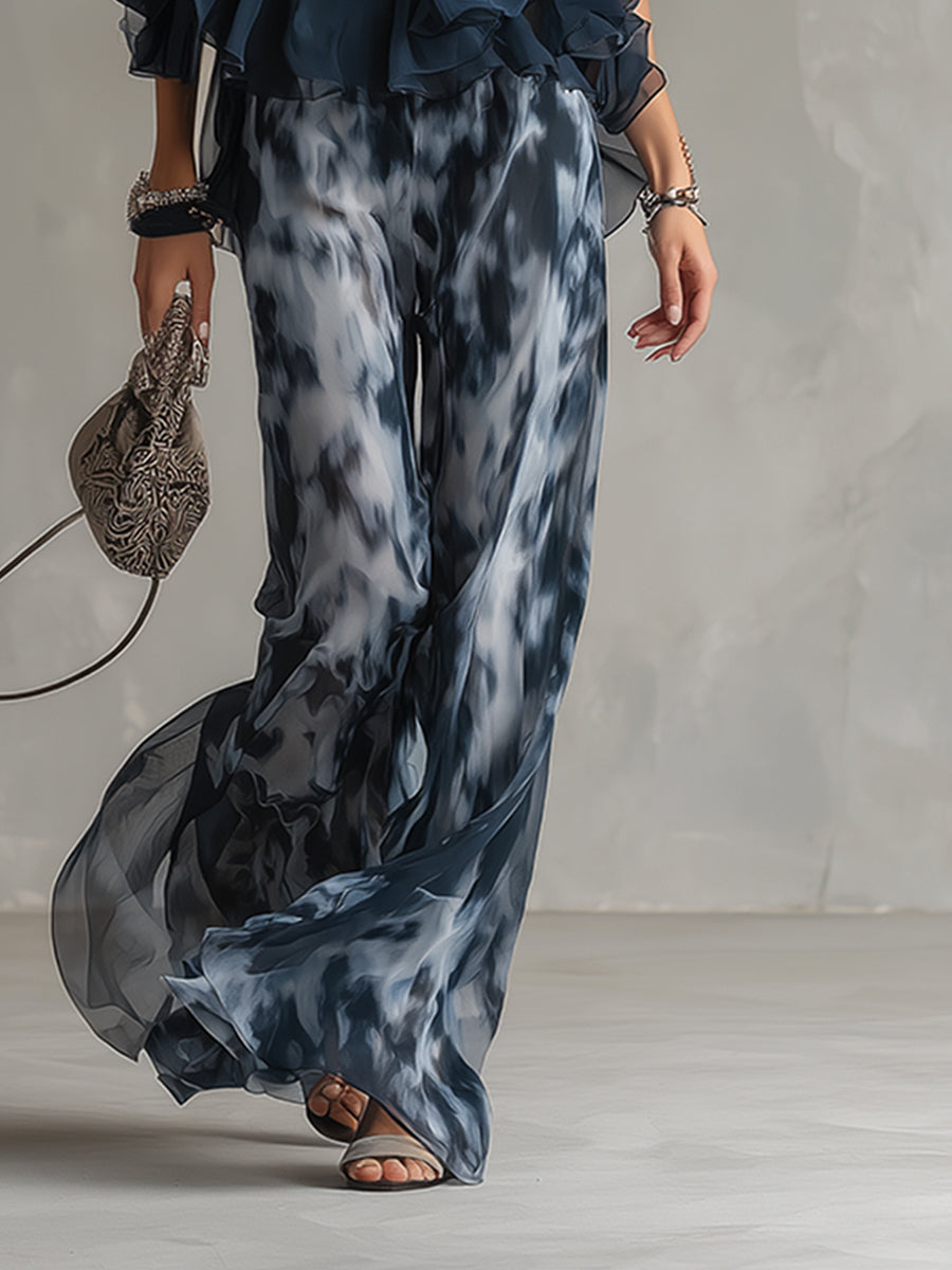 Ludovica – Chic Ensemble with High-Neck Blouse and Flowing Printed Trousers