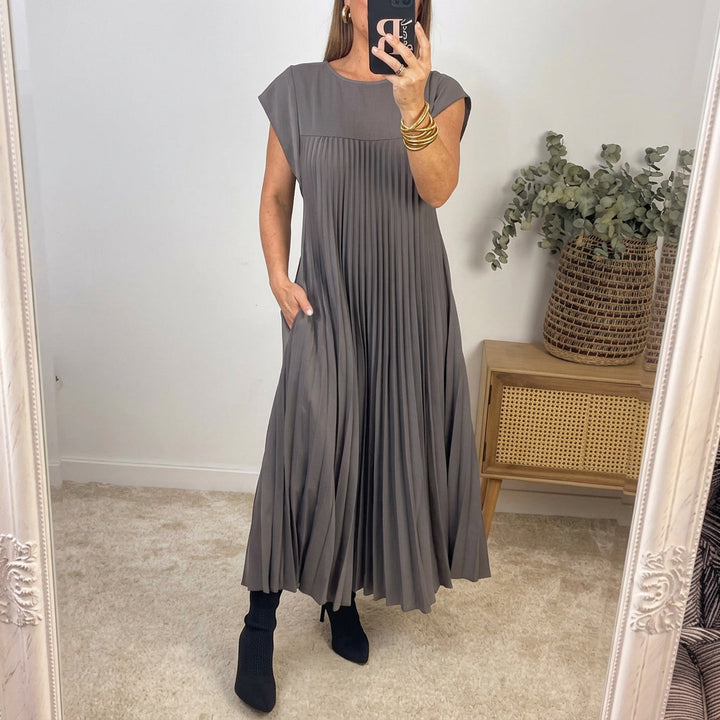 Ana - Classic Comfort Dress