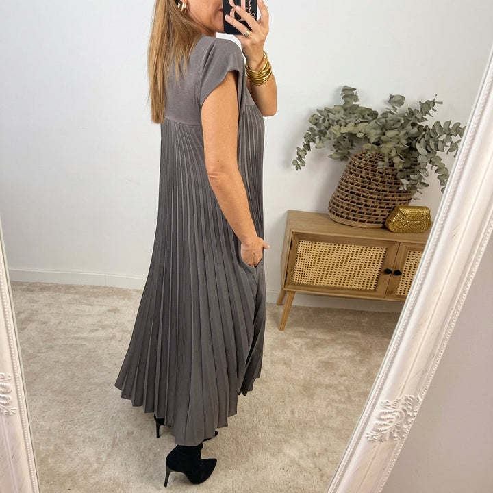 Ana - Classic Comfort Dress