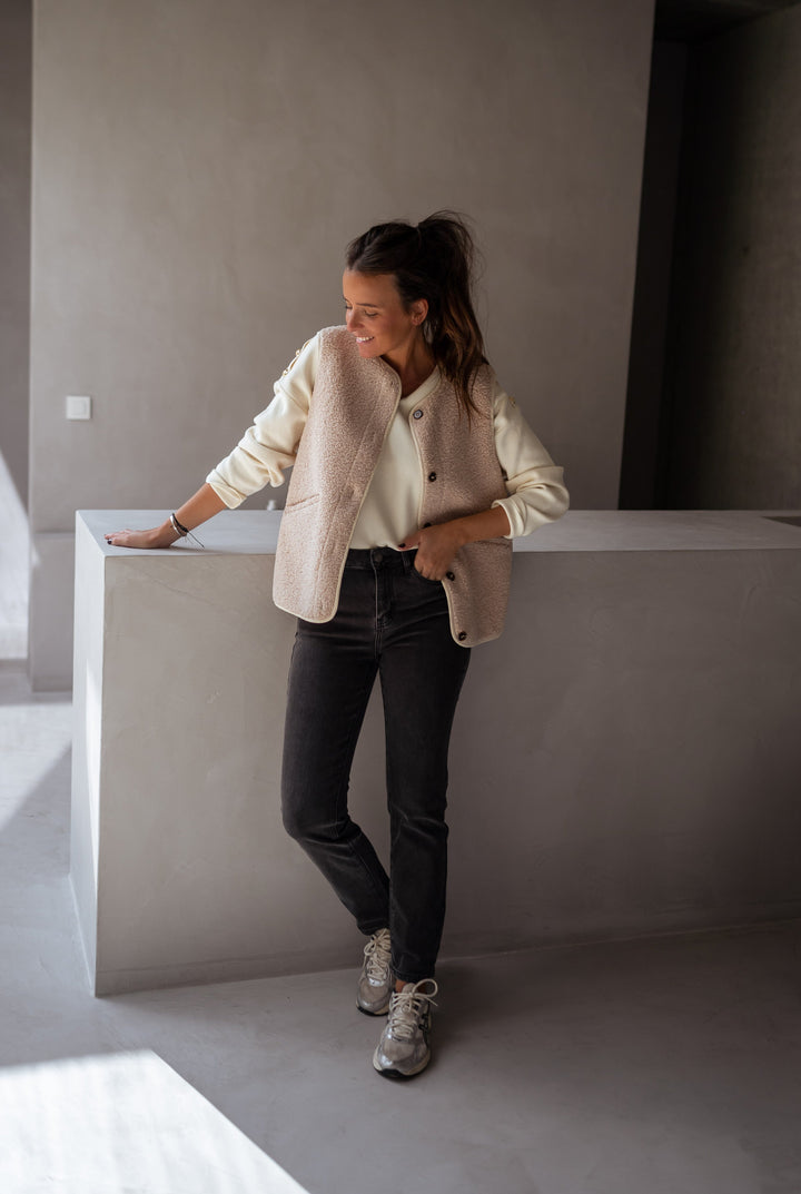 Nerina | Women's Round Neck Vest with Pockets and Buttons