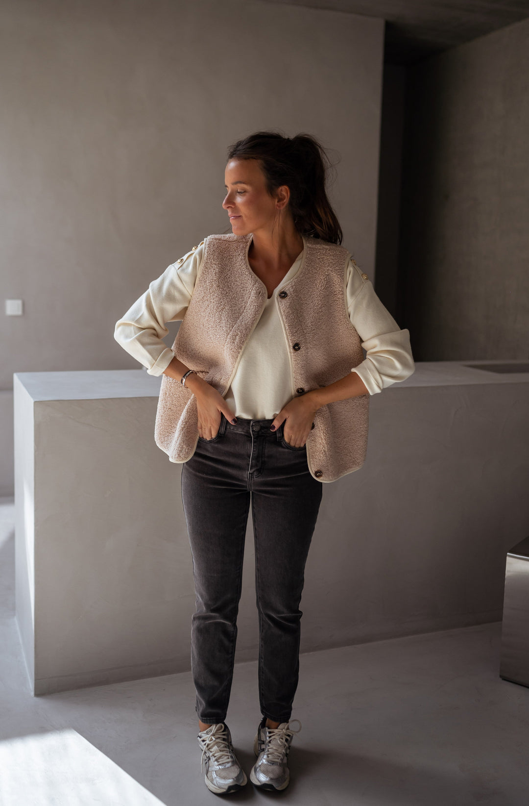 Nerina | Women's Round Neck Vest with Pockets and Buttons