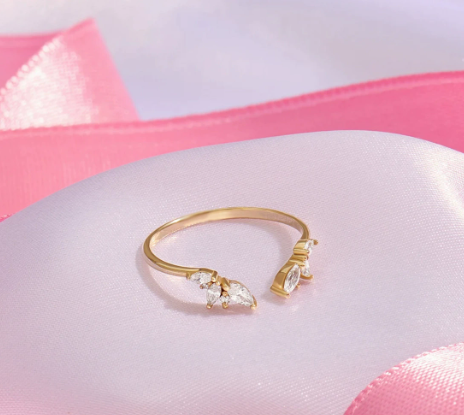 Noelia - Ring made of golden crystal glass