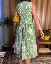 Women's Sleeveless Floral V-Neck Knee-Length Dress