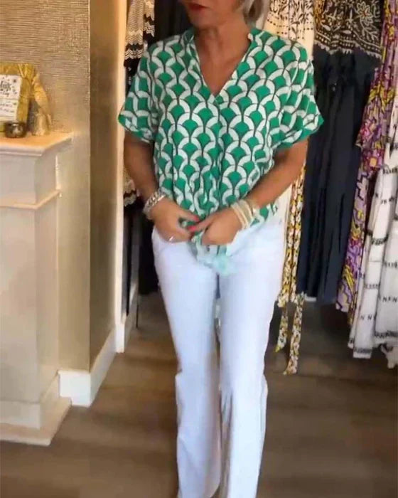 Bella™ - Casual Top with Print and V-Neck