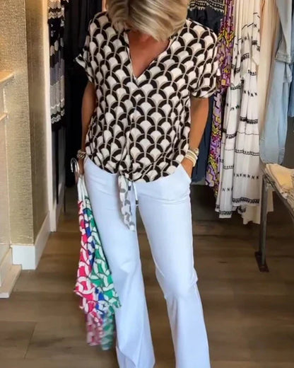 Bella™ - Casual Top with Print and V-Neck