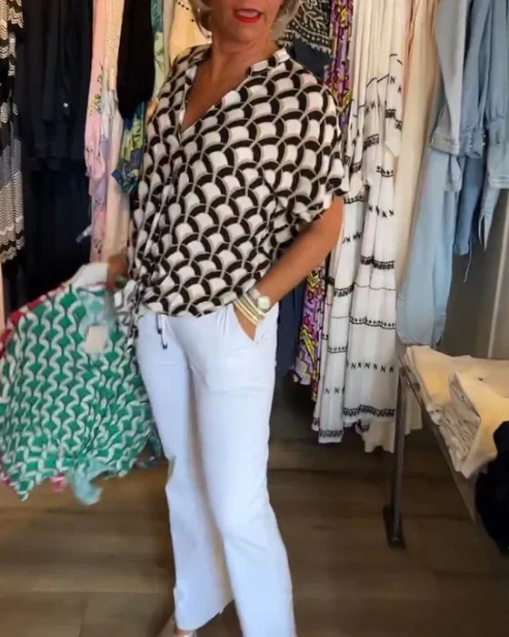 Bella™ - Casual Top with Print and V-Neck