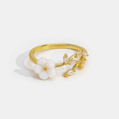Estela - Ring with White Flowers