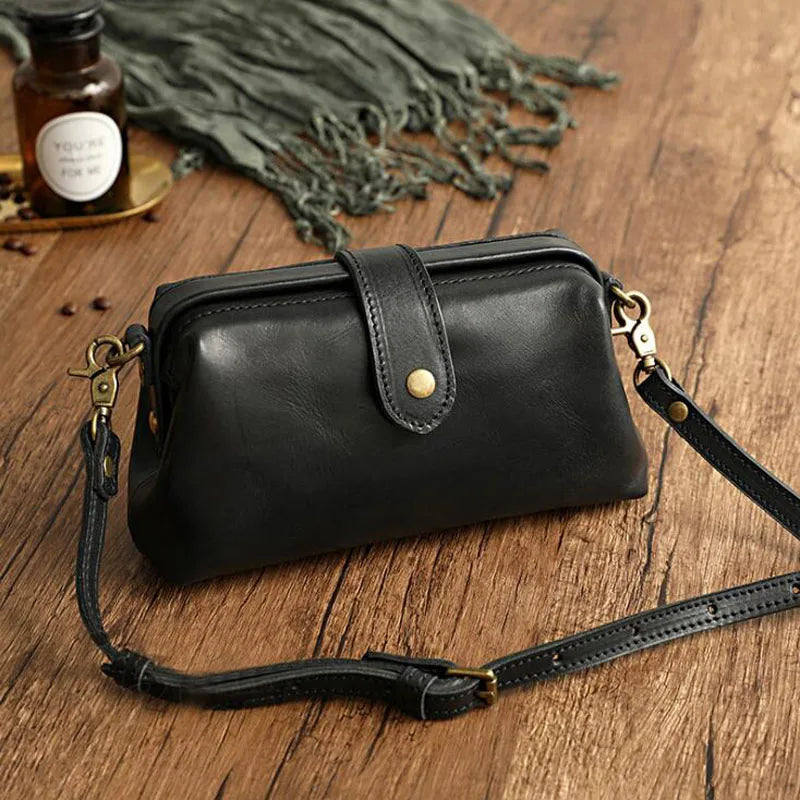 Edis | Classic Retro Shoulder Bag in Compact Format with Buttons